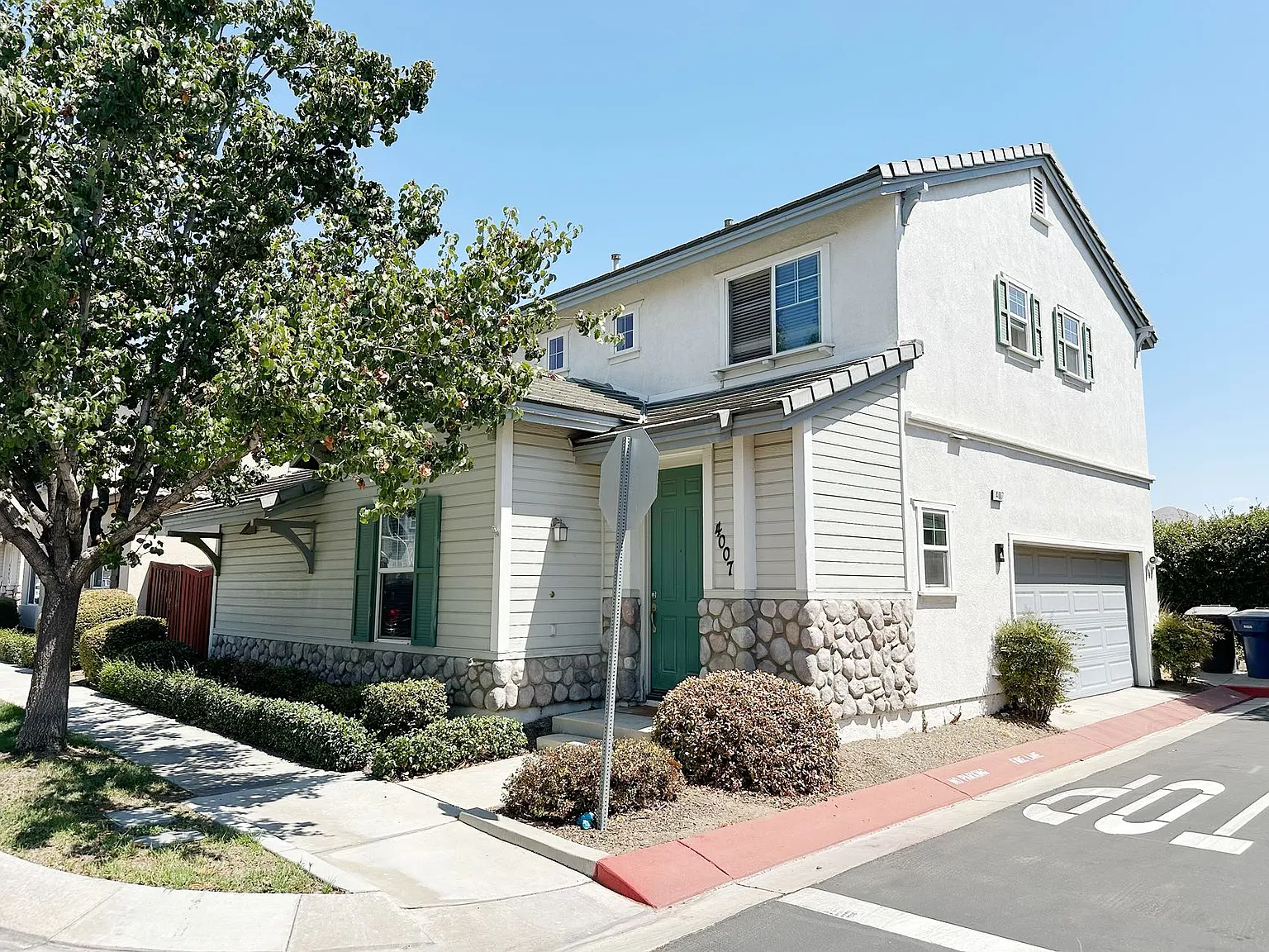 3 bed, 2.5 bath, 1388 sqft, $2,800 — Photo 1