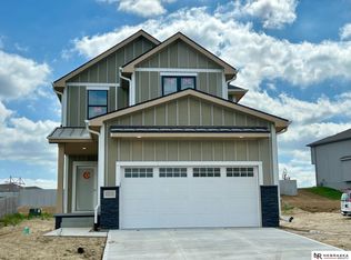 12215 S 111th Ave, Papillion, NE 68046
