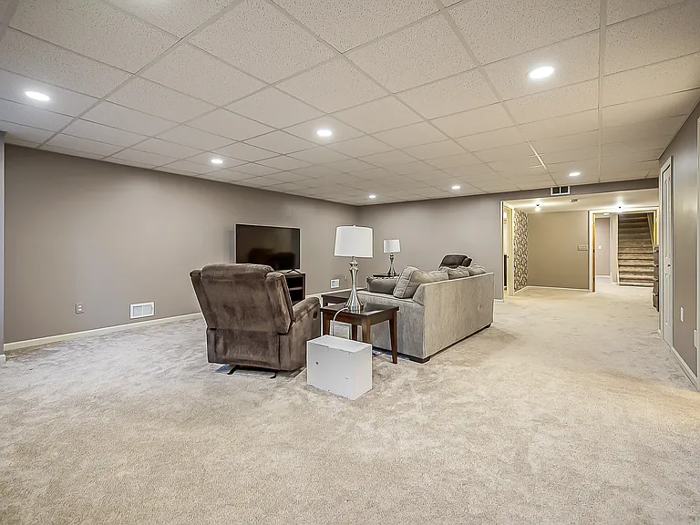 7666 Bishop Rd — Photo 41