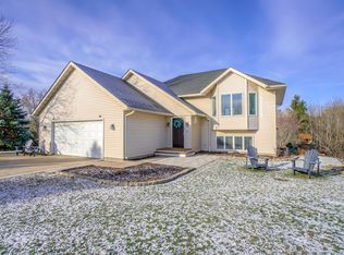 742 Oriole Ln, Hudson, WI 54016