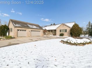 23220 Huron River Dr, Rockwood, MI 48173