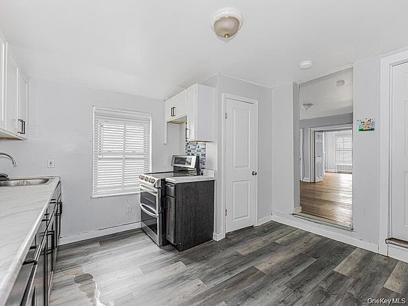 3rd image of 81 Washington St