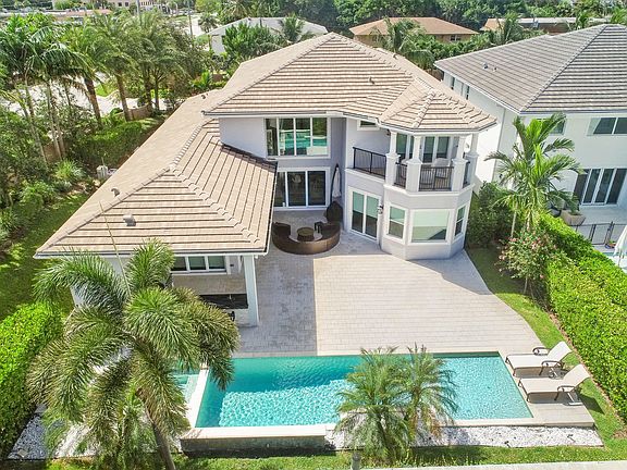 3rd image of 1601 E Hemingway Dr