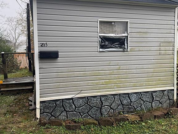 2nd image of 215 W Ohio Ave
