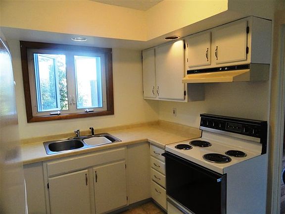 5th image of 1216 N 57th Ave W
