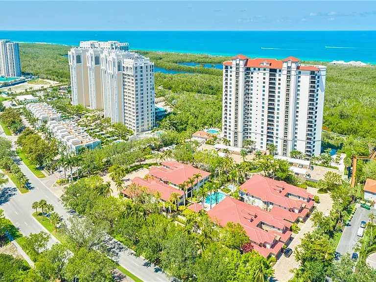 7225 Pelican Bay Blvd #204 — Photo 26