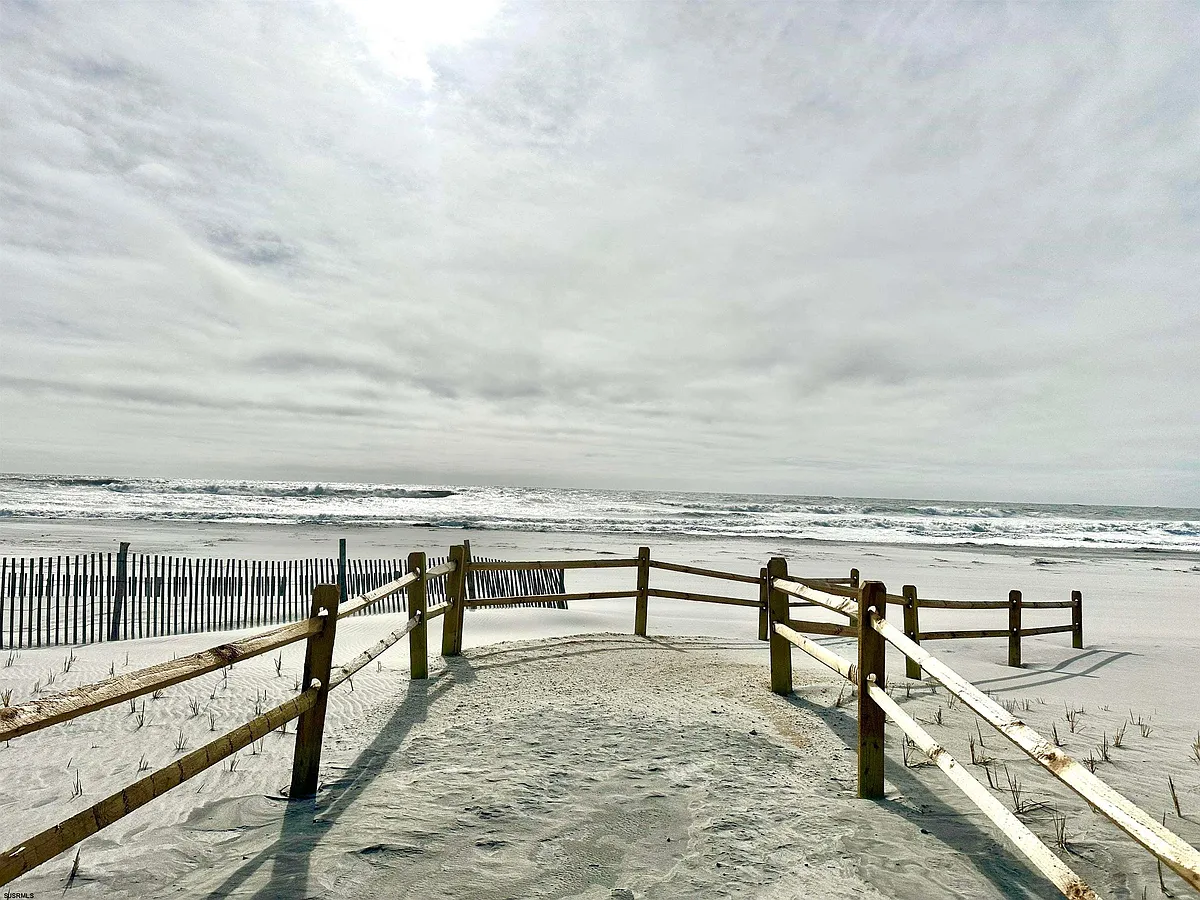 Building Photo - 612 E Brigantine Ave #612