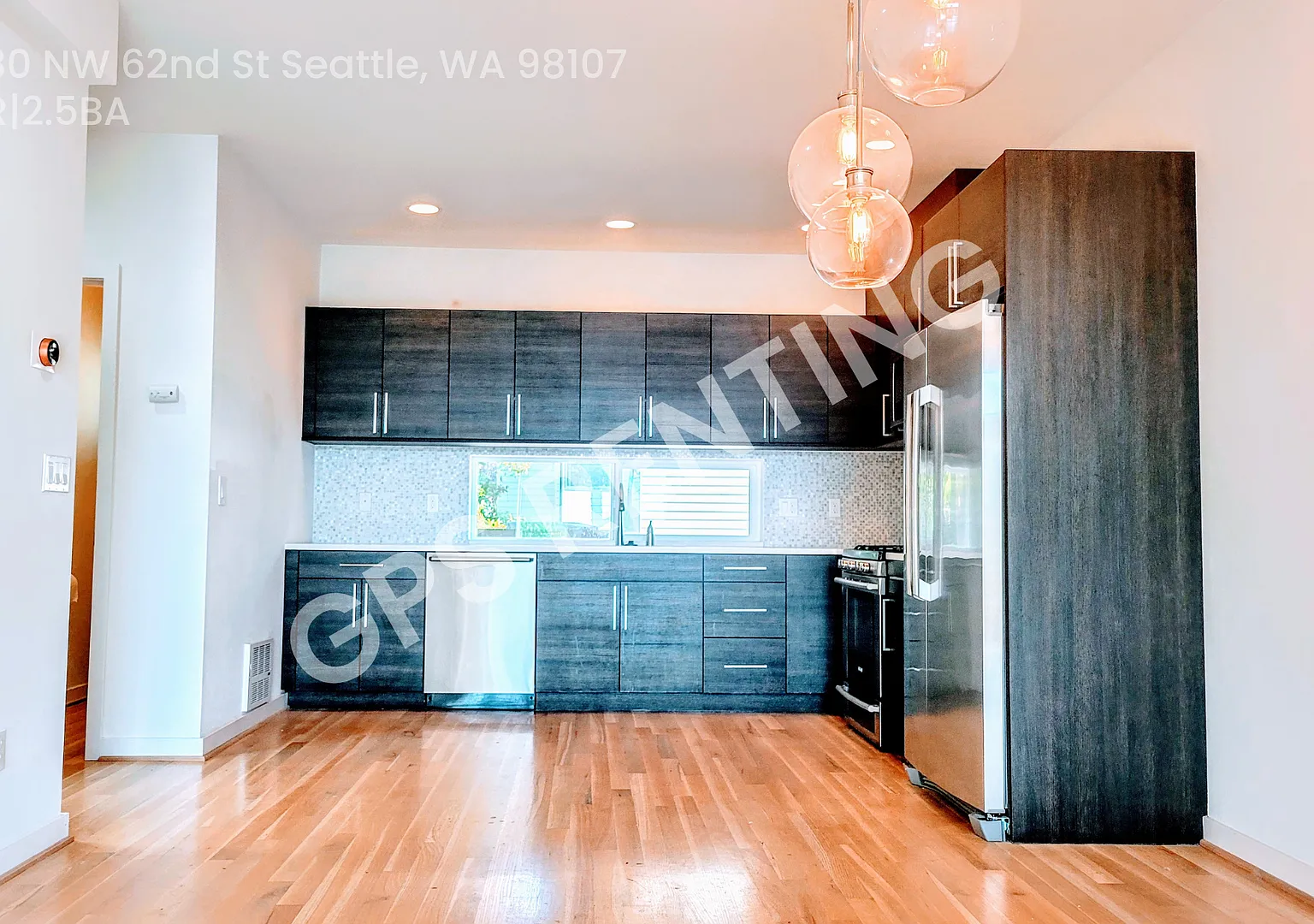 Light filled modern Townhome — Photo 2