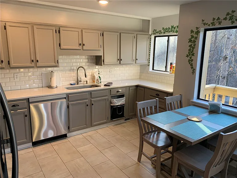 115 Harbor Lights Dr — Photo 10