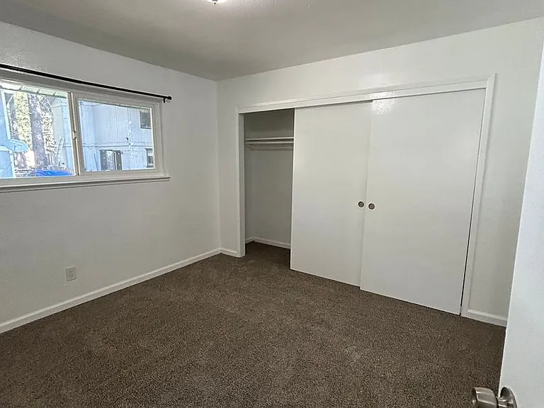 3685 Tamarack Ave. — Photo 5