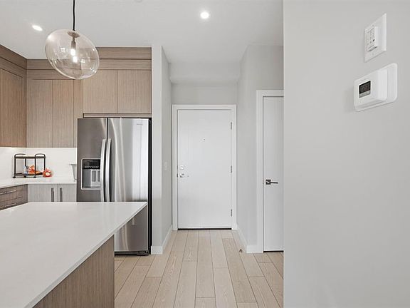2nd image of 44 Skyview Pkwy S #2304