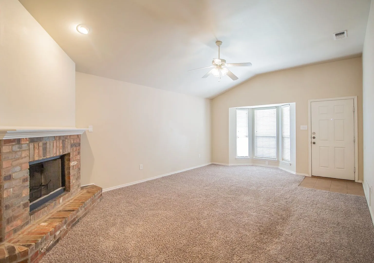 Great 3 bedroom 2 bathroom home in Frenship ISD! — Photo 1