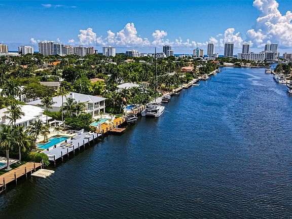 3rd image of 2024 Sunrise Key Boulevard