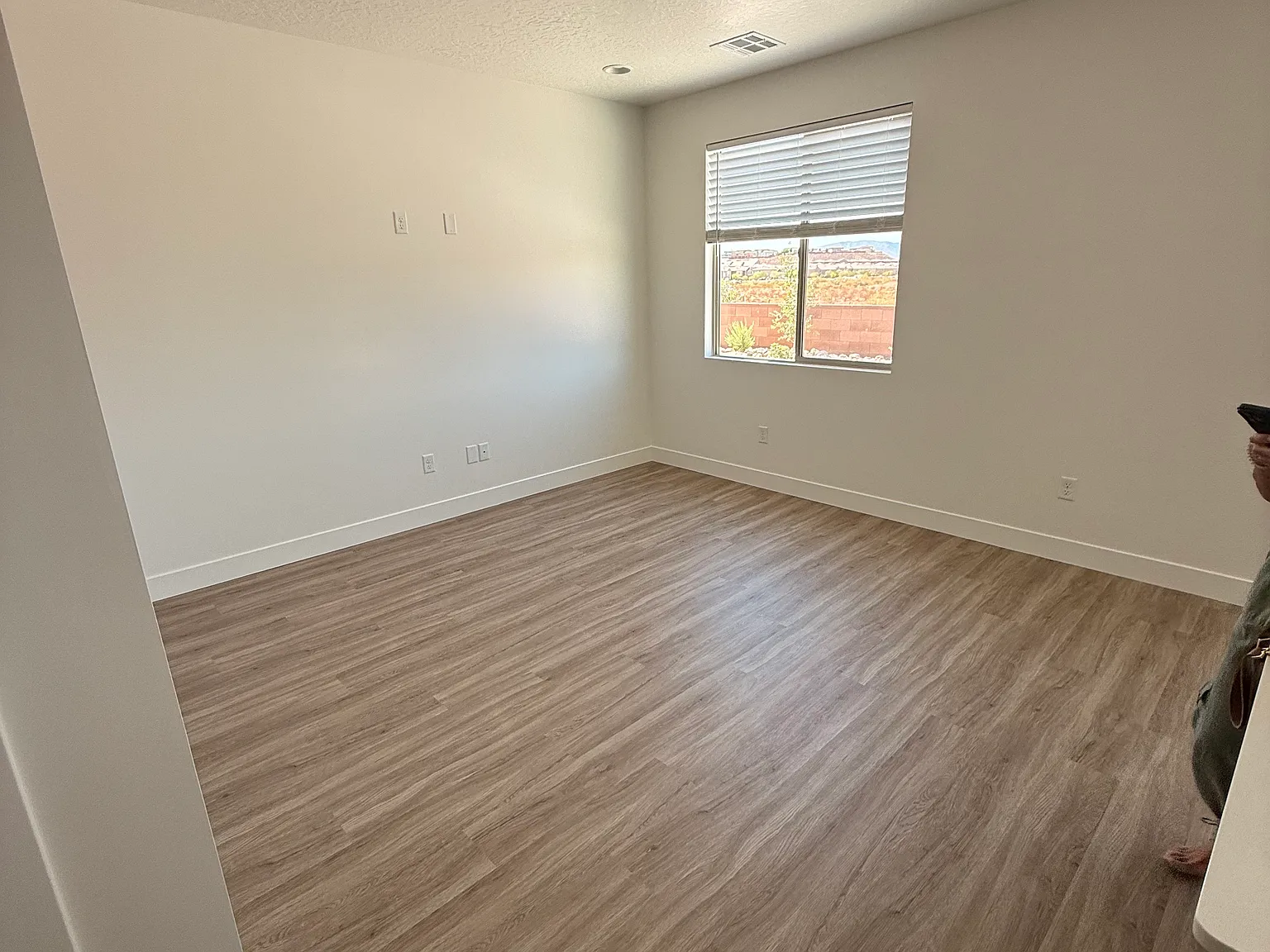 4 bed, 2.5 bath, 1895 sqft, $2,250 — Photo 3
