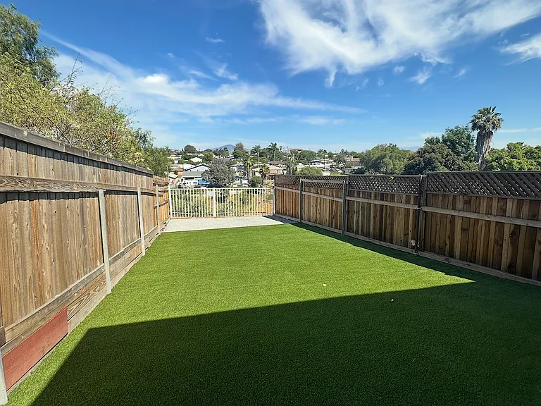 2339 Van Ness Ave #B — Photo 25