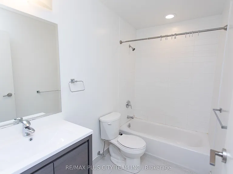 686 Bathurst St #202 — Photo 11