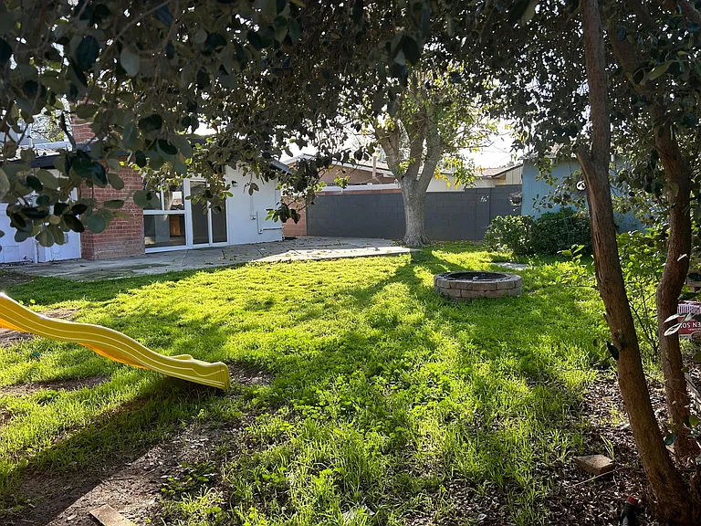 20637 Kittridge St — Photo 39
