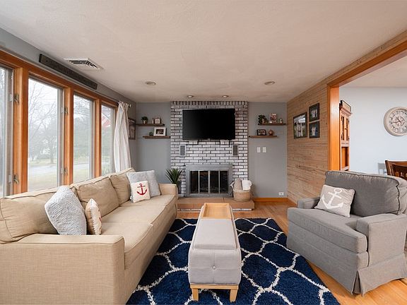 3rd image of 136 Broadmeadow Dr