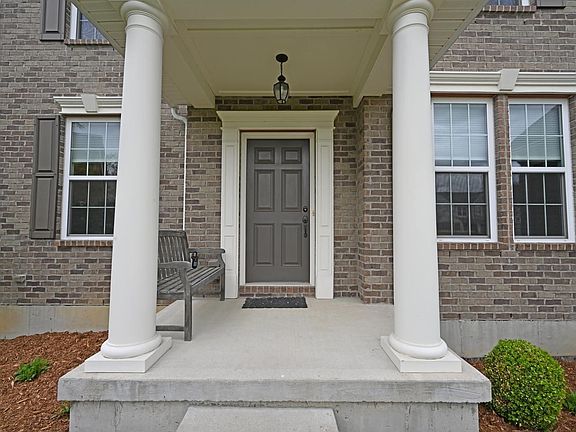 3rd image of 7771 Stoneleigh Ln