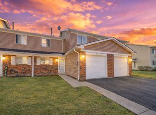 454 Esselen Ct, Carol Stream, IL 60188