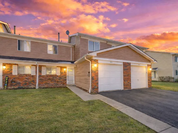 454 Esselen Ct, Carol Stream, IL 60188