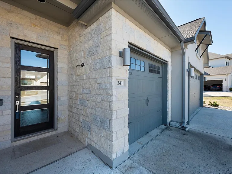 341 Bitterroot Ln — Photo 3