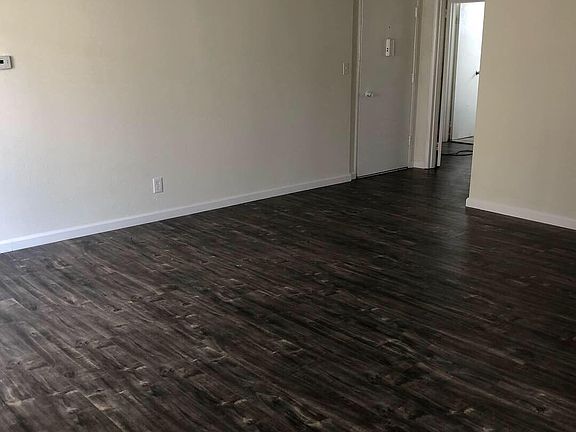 2nd image of 304 N Market St