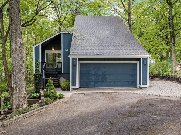 9713 Glenstone Dr, Willoughby, OH 44094