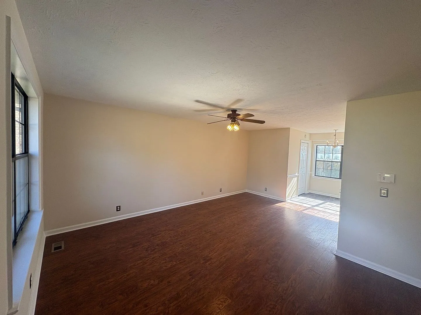 3 Bed/2 Bath with Deck/Yard in quite neighborhood! — Photo 3