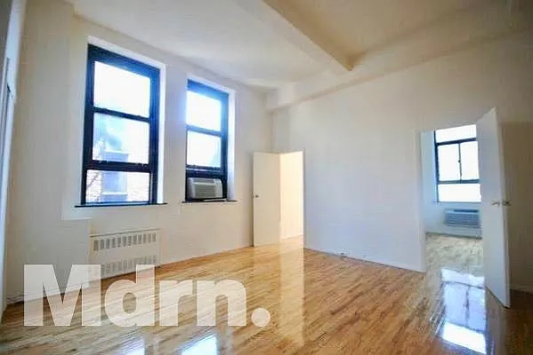 Rented by Mdrn Residential | media 23