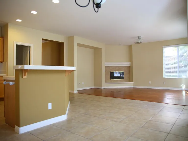 1566 Glencrest Dr — Photo 8