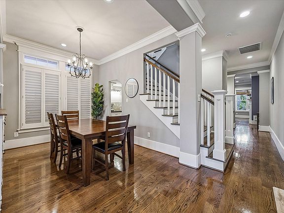 4th image of 823 W 26th St