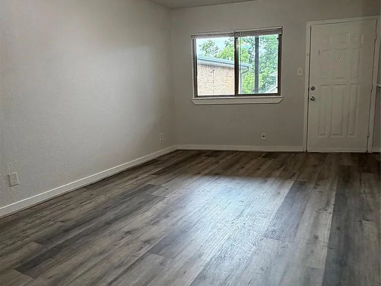 4811 Oakland St #10 — Photo 6