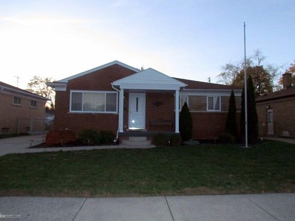 2nd image of 28271 Garfield St