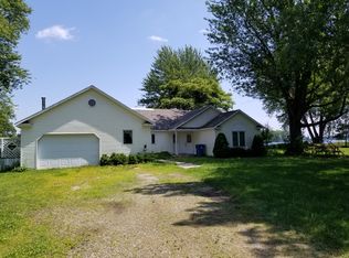 101 Lakeview Dr, Hillsdale, MI 49242