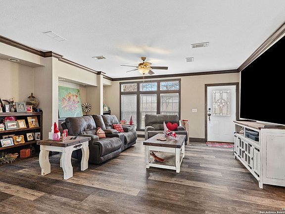 3rd image of 445 Savannah Ridge