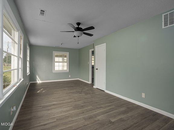 4th image of 140 Frances St
