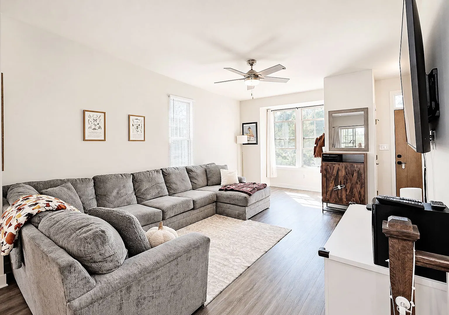 $500 Off 1st Month's Rent! Pet-Friendly Rivanna Village Townhome — Photo 4