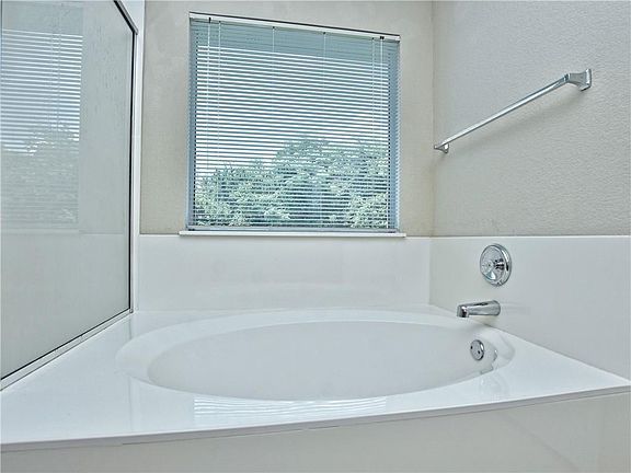4th image of 203 Newport Landing Pl