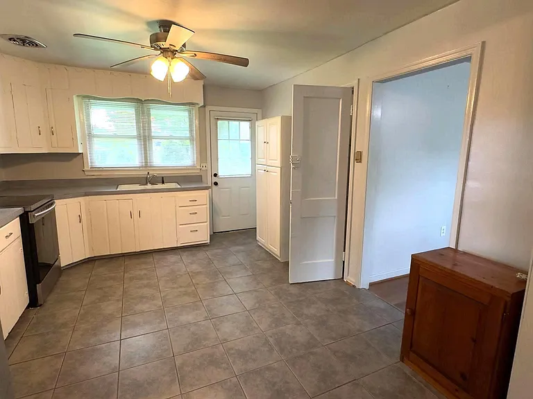 44 S Woodlawn Ave — Photo 5