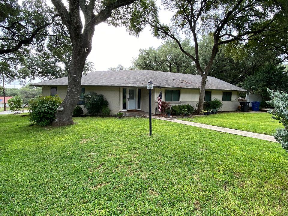 Front of house/front yard