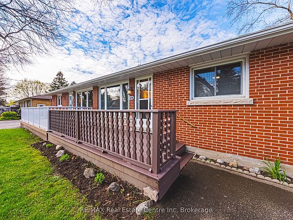 4th image of 306 Victoria Rd N