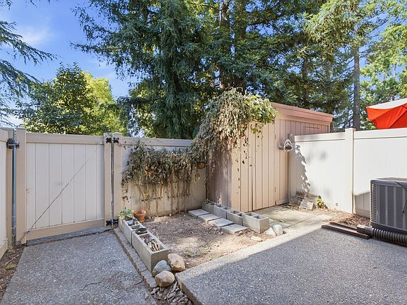 4th image of 536 Woodside Oaks APT 7