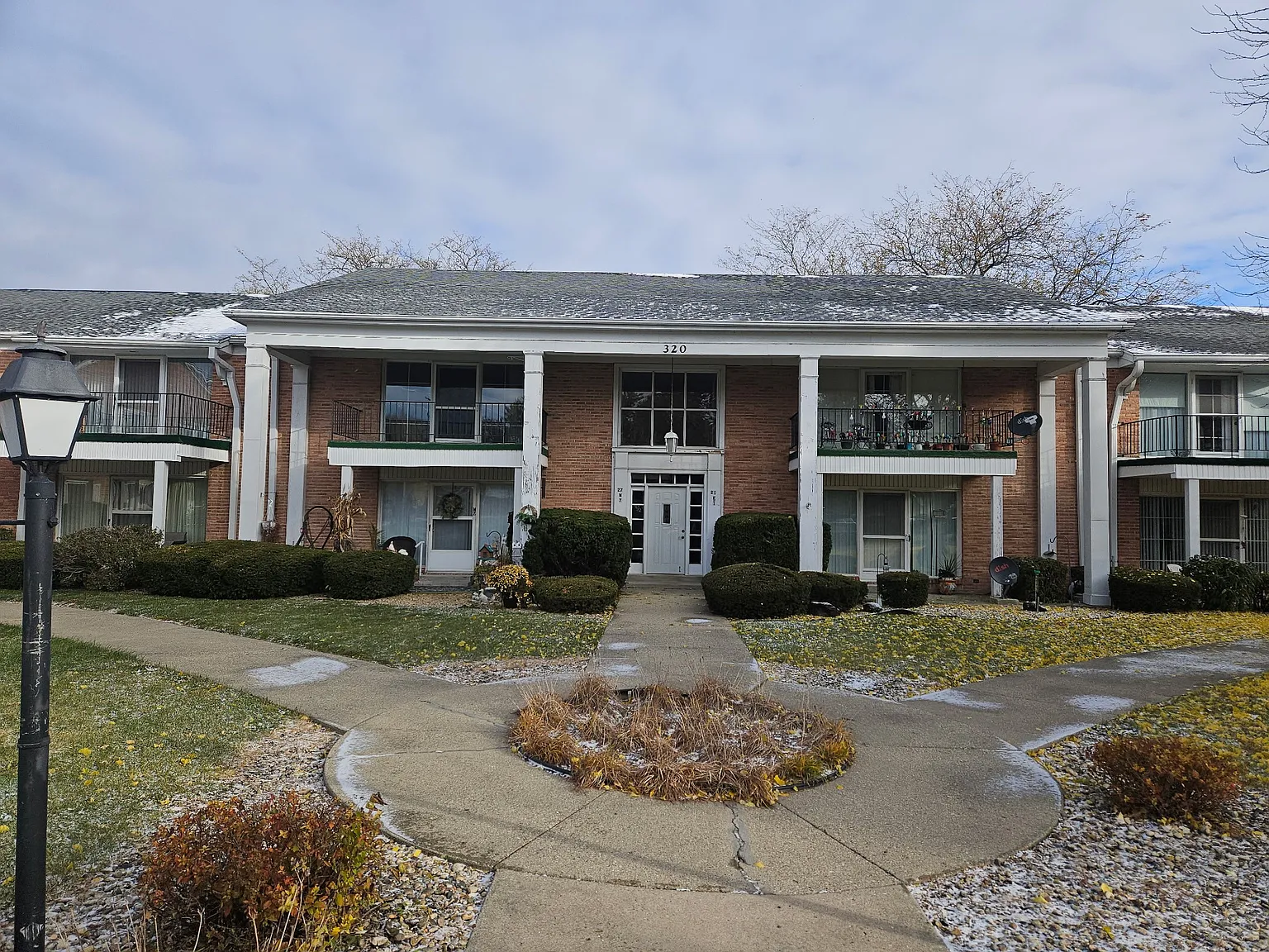 Coachlite Apartments — Photo 1