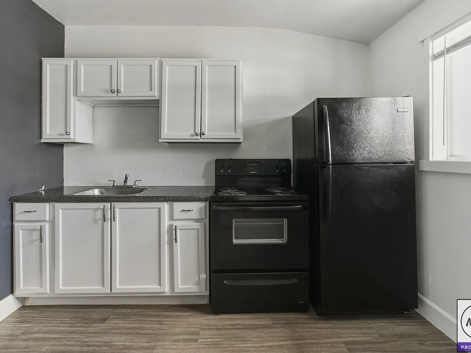 1 bed, 320 sqft, $877 — Photo 2