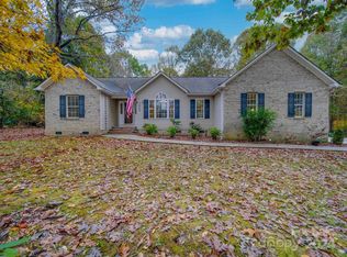 1049 Riddle Oak Ln, Clover, SC 29710