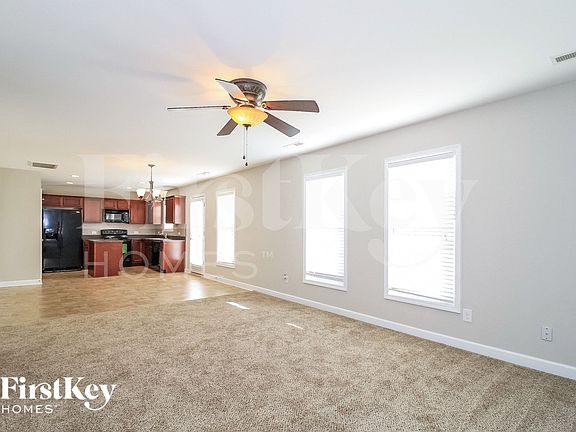 3rd image of 1686 Crestlawn Trl