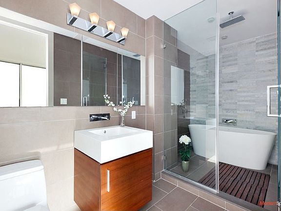 5th image of 525 Borden Ave #2H
