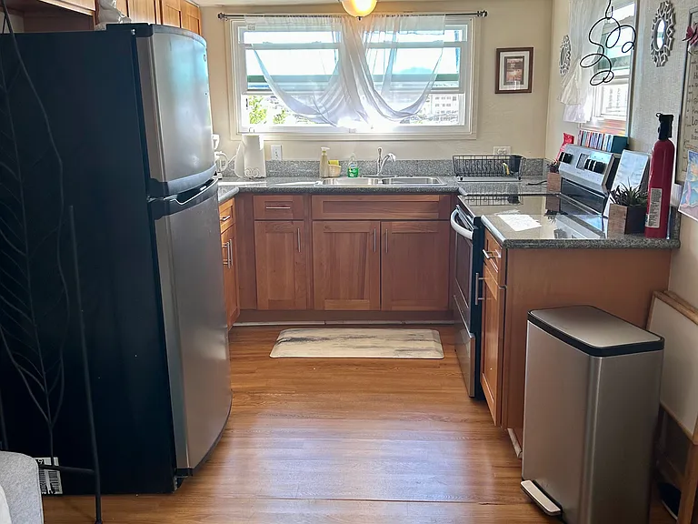 1369A 13th Ave — Photo 3