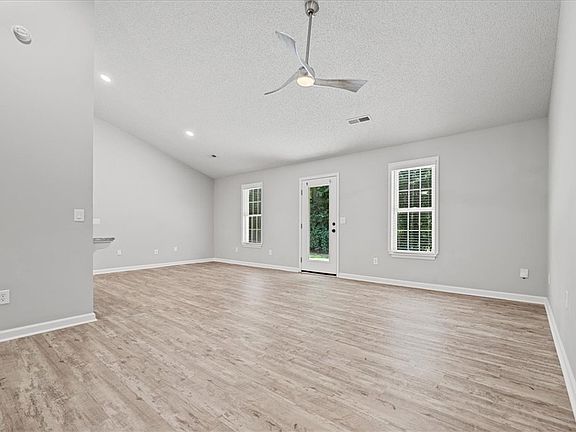 5th image of 212 Blue Ridge Dr